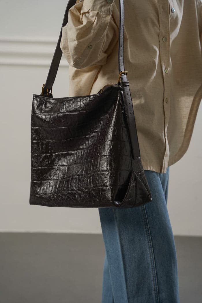 Black croc-effect shoulder tote