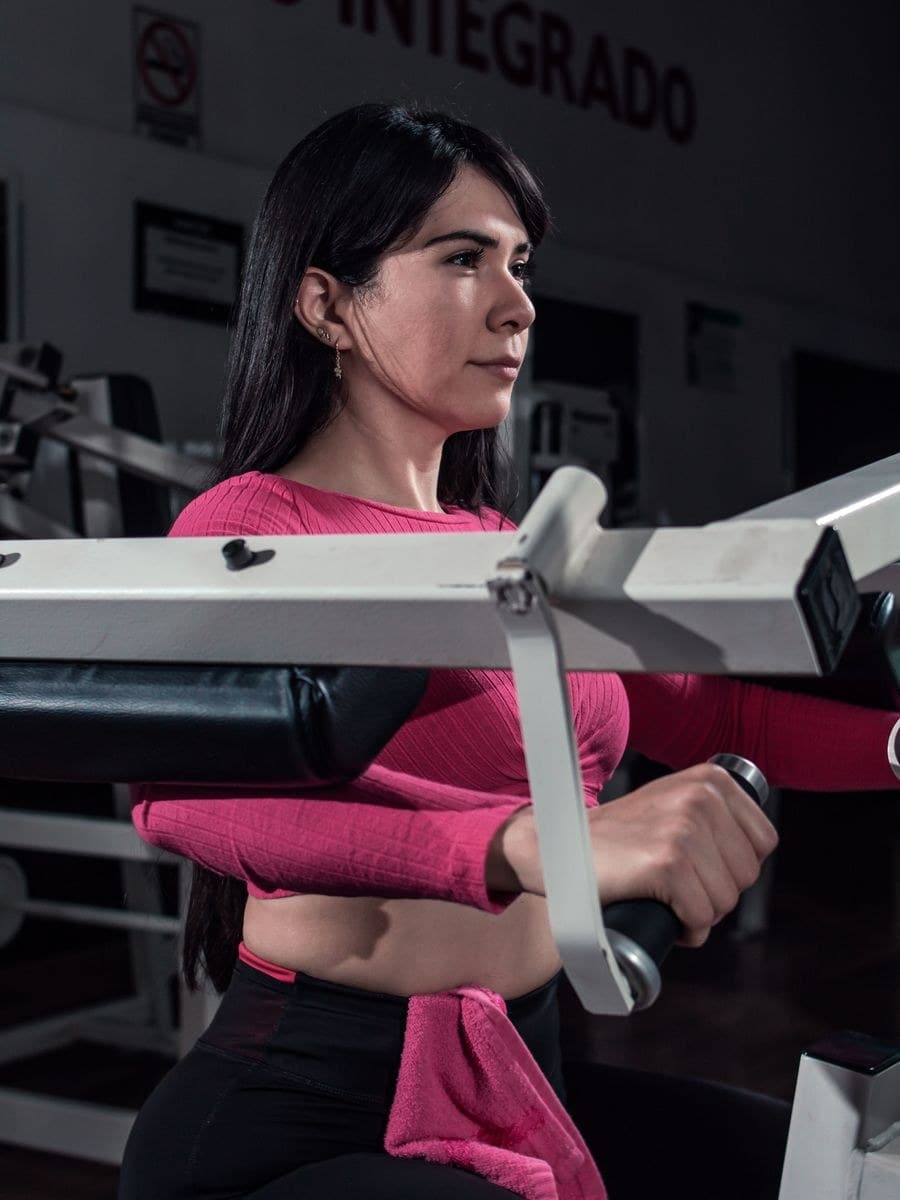 A woman training in activewear at the gym