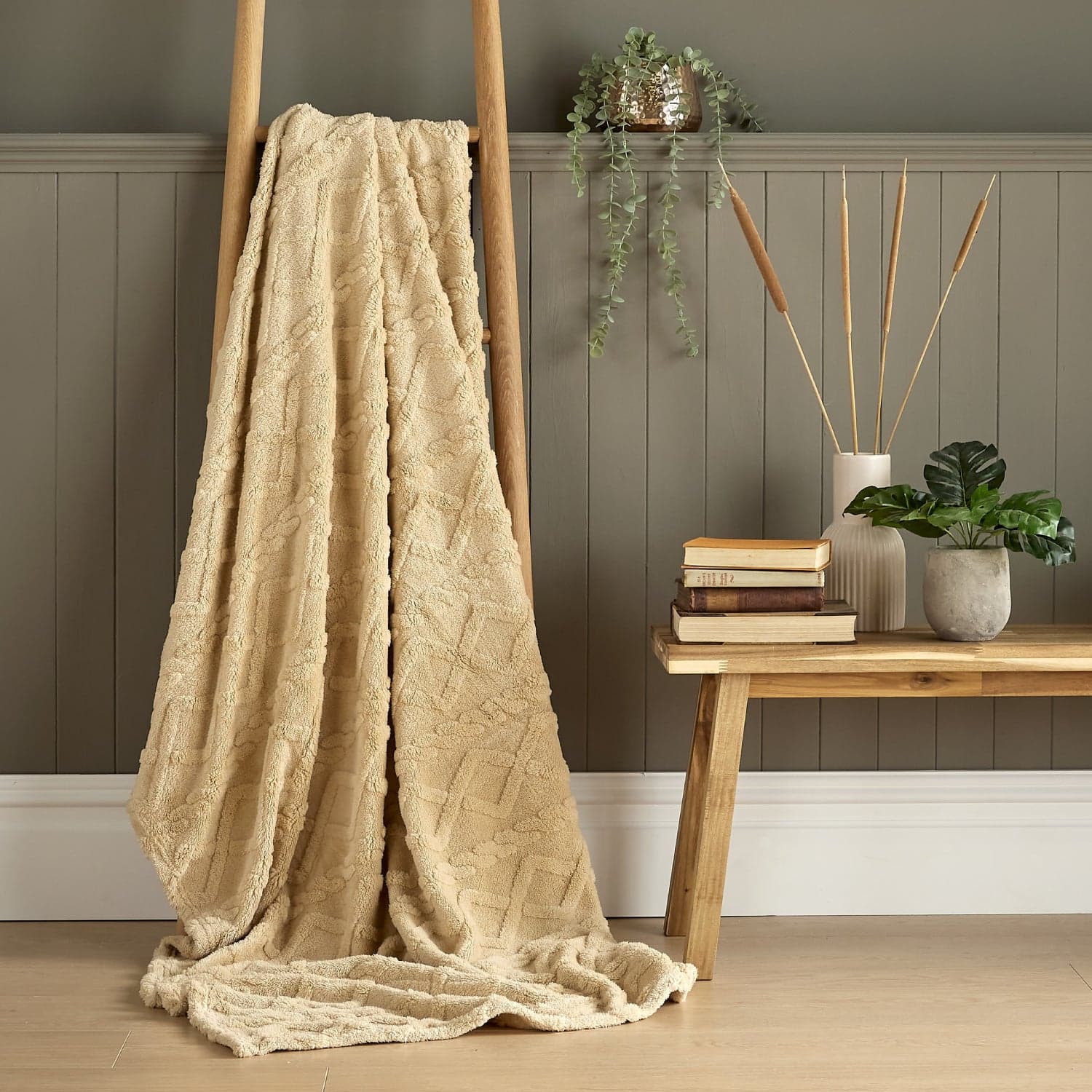 Pebble cable-knit patterned throw