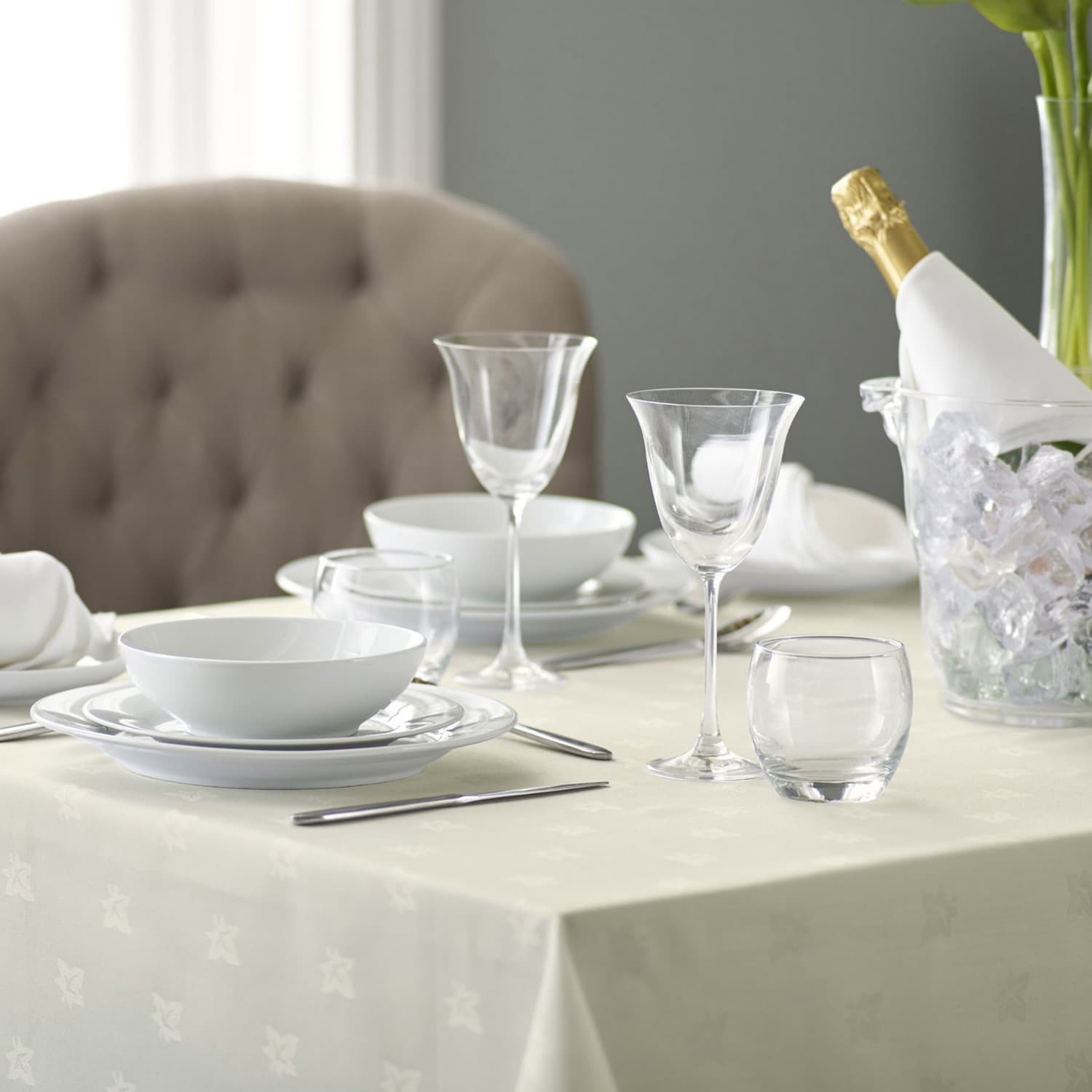 Ivory ivy leaf design circular tablecloth