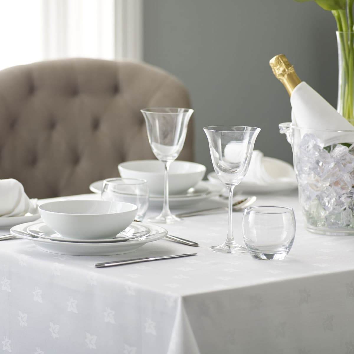 White ivy leaf design tablecloth
