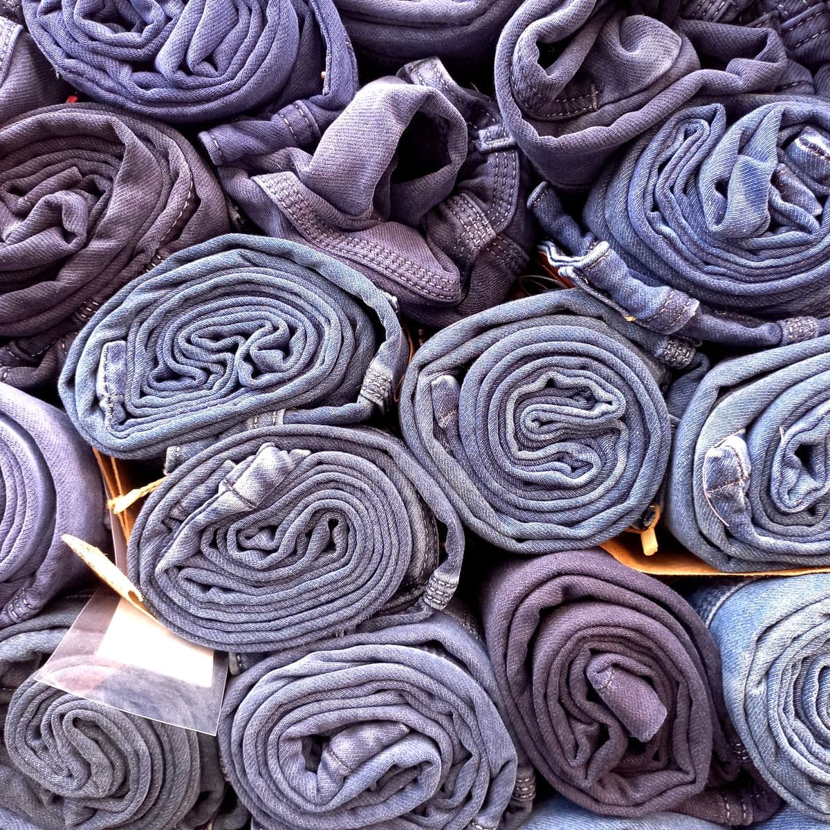 Rolled leggings in muted grey-blue tones